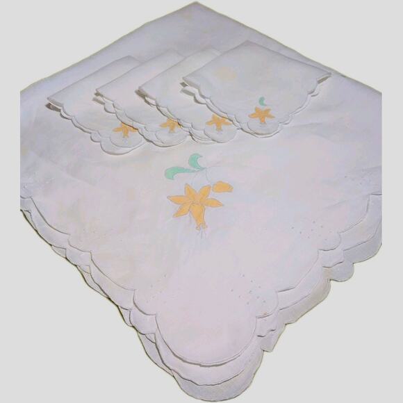 Vintage White Irish Linen Appliqued Yellow Floral Table Cover Four Napkins READ - Picture 2 of 9